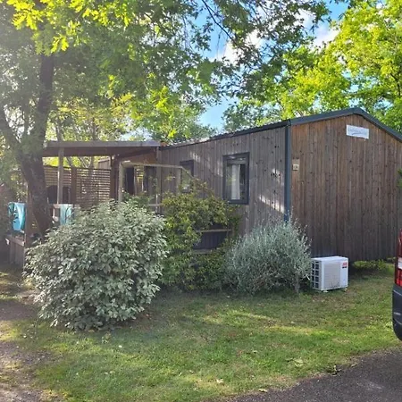 Mobilhome De Charme Au Bord Du Campsite