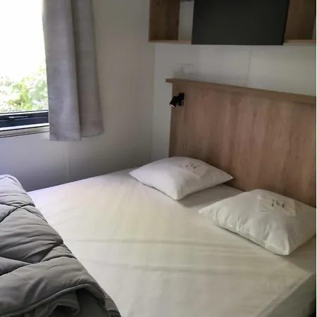 Mobilhome De Charme Au Bord Du *